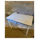 White Porcelain-top Farm Table (40x25x30)