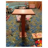 Pedestal Table (19x14x37)