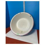Enamel dishpan (chips noted no holes)