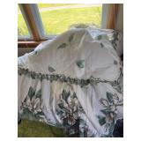 Bedspread w/ (2) Pillow Shams