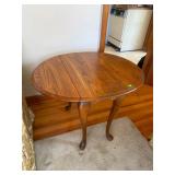 Oak Drop-Leaf Lamp Table (28x32x24)