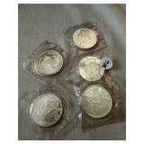 (5) .999 silver-1 oz Christmas Rounds. nice appeal
