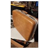 1970s Samsonite vintage hard shell suitcase with