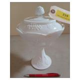 Pedestal candy dish w/ lid 10 x 7 grape pattern
