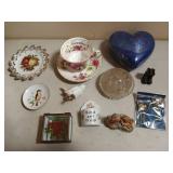 Asst trinkets and collectibles