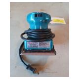 Makita model B04550 finishing sander, works