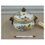 ASTA enameled bean pot w/ lid 7.5"
