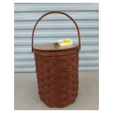 Wicker basket w/ lid & handle 15 x 12