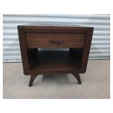 End table 24 x 23.5 x 23.5 * matches lot 553