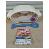 Easy bake oven with spatula and cookie mix, works