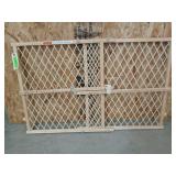 Evenflo adjustable baby gate 24" - 38"