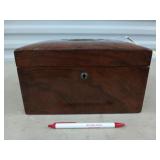 Lovely wooden box w/ handle 6x10x7 no key