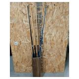 Wood pool cue box w/ 6 pool cues, 1 is graphite