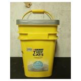 New 35 lb bucket of kitty litter
