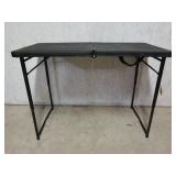 Plastic holding table, adjustable height 20 x 40
