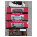 5 asst HO scale train cars