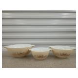 3 pcs Pyrex bowls