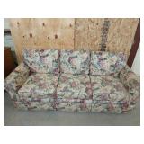 Beautiful floral sofa 33x82x36