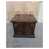 Pine end table 19x26x26