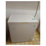 GE chest freezer 33 x 29 x 21 works