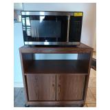 Hamilton Beach 1,000 Watt microwave, works on