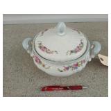 Johann Haviland Bavaria 11 ceramic bowl with lid