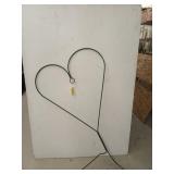 Green heart metal yard art/plant hanger, needs a