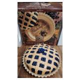 HomeTrends stoneware pie plate with lid and