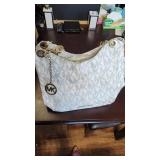 AUTHENTIC MICHAEL KORS LARGE HANDBAG