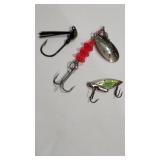 lot of 3 fishing lures as pictured