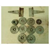 2 ct 4.5" door hinges, 8 ct 1/2" pipe brackets,