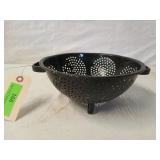 Enameled colander 9"