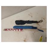 2 umbrellas, 2 USA flags