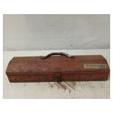 Challenger metal toolbox w/ asst tools 18.5"