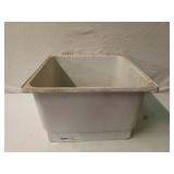 Style mate plastic utility tub 15 x 22.5 x 25