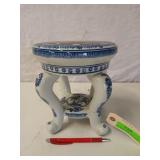 Lovely Oriental plant stand 8.5 x 8.5