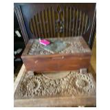 Very nice wood box with ornate wooden feet4 x