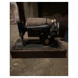 Vintage  portable Singer electric sewing machine