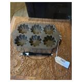 Cast iron ï¿½turks head ï¿½ muffin pan