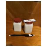 Set of two spice jars with metal lids