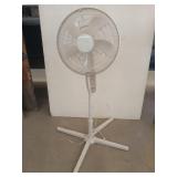 Holmes 3-speed floor fan 50" works