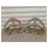 2 plastic suncast hose hangouts