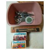 GE electric slicing knife, gulf wax, utensils