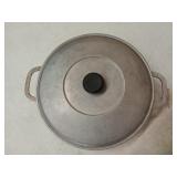 Cast aluminum pan w/ lid 11"
