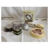 Trinket boxes and other vintage decor