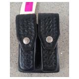 Leather magazine holster for Glock 17/22