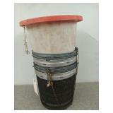 4 metal, 1 plastic minnow buckets