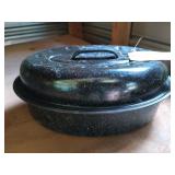Enamelware small roaster with lid 12"