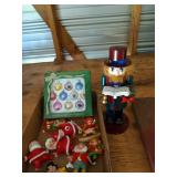 Christmas decor, needs glue