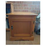 Pine end table 21 x 20 x 24